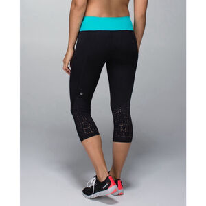 LULULEMON Water Bound Leggings Women Size 8 Medium Black and Green Crop Low-rise